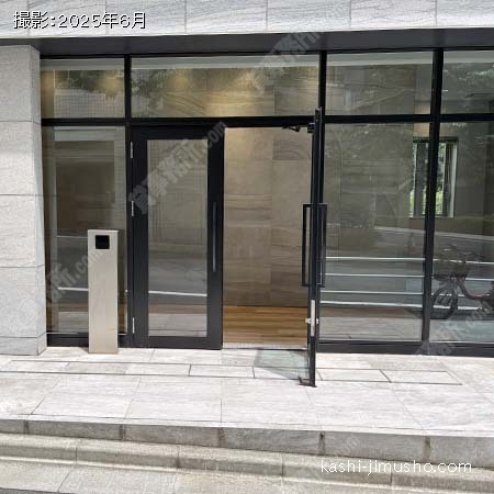 貸室入口(1階27.95坪)