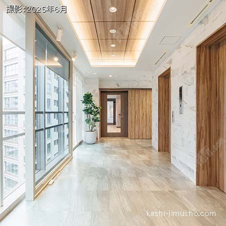 貸室階エレベーターホール