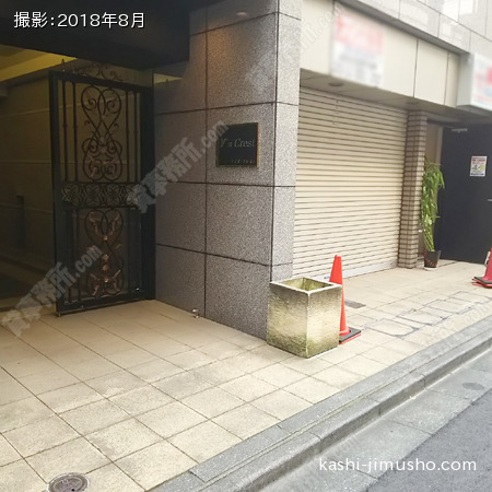 入口前面