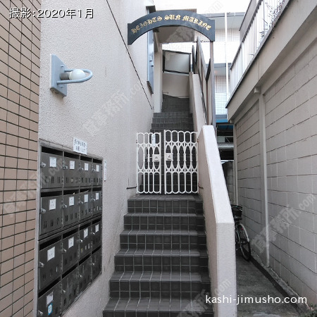 2階への階段