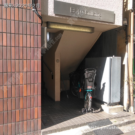 ビル入口前 ビル入口前