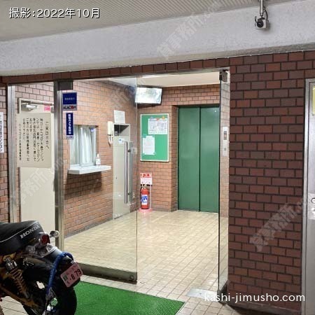 ビル入口 ビル入口