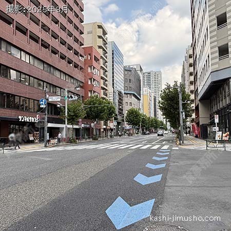前面道路(新宿通り）