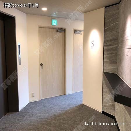 貸室階エレベーターホール