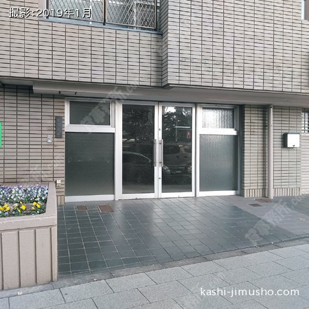 1階貸室前