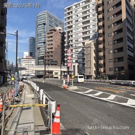 前面道路(明治通り)