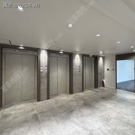 貸室階エレベーターホール