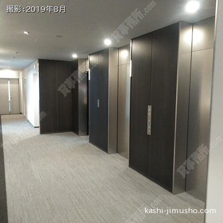 貸室階エレベーターホール