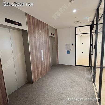貸室階エレベーターホール(8階) 貸室階エレベーターホール(8階)