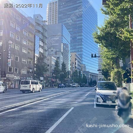 前面道路(目黒通り)