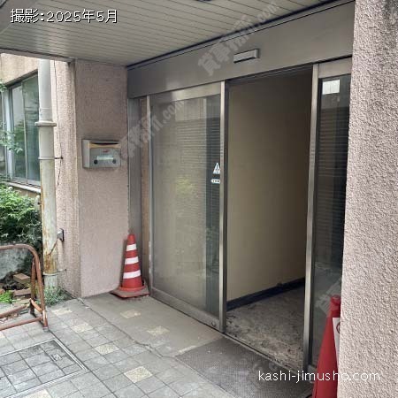 貸室入口
