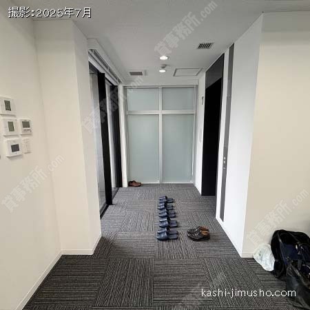 貸室階エレベーターホール