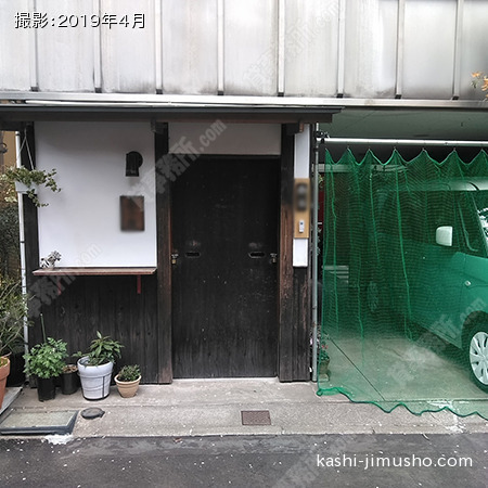 入口前面