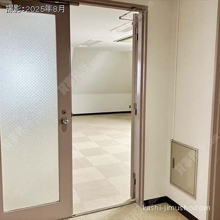 貸室入口