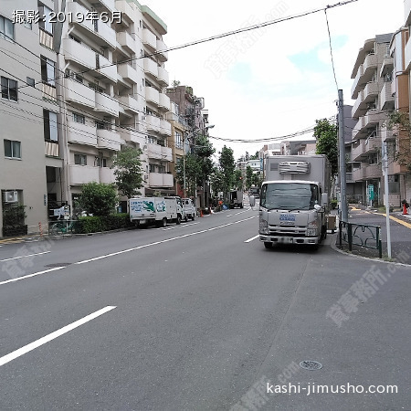 前面道路(山手通り)