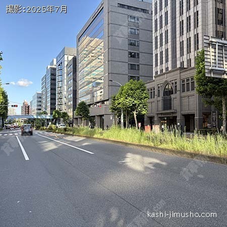 前面道路(永代通り)