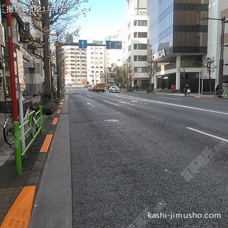 前面道路(八重洲通り)