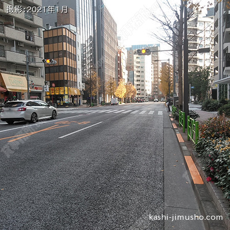 前面道路(八重洲通り)