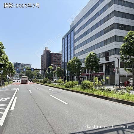 前面道路(永代通り)