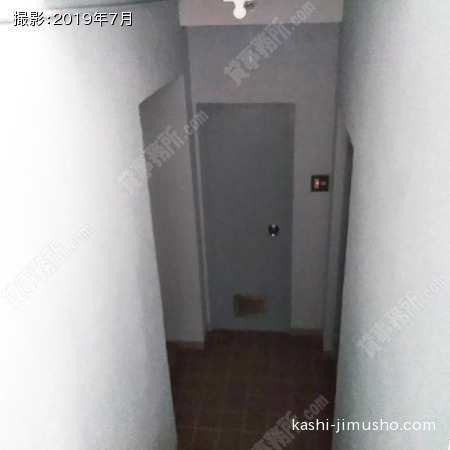 貸室入口(地下1階)