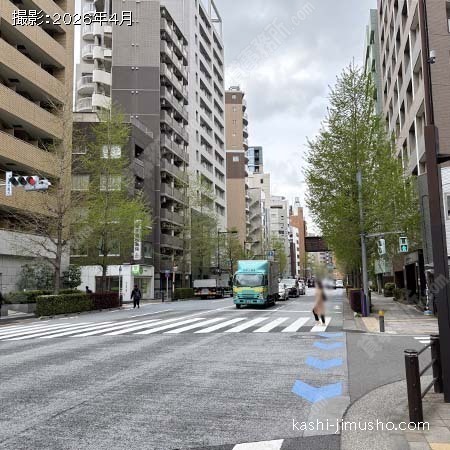 前面道路(鍜治橋通り）