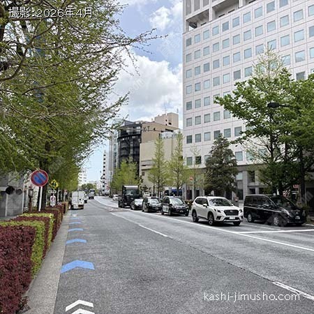 前面道路(鍜治橋通り）