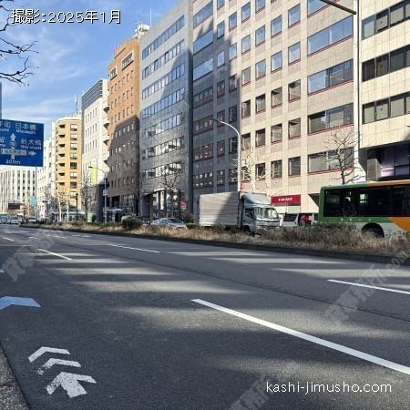 前面道路(永代通り)