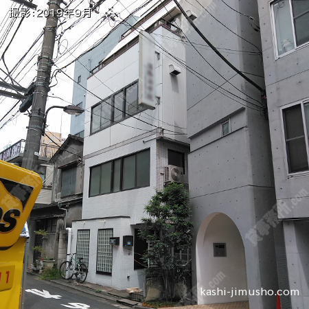 ビル前面