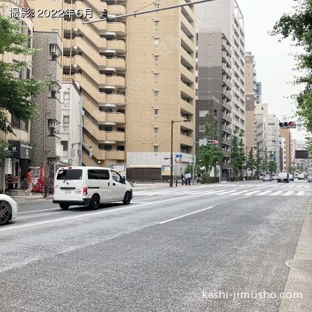 前面道路(鍛冶橋通り)