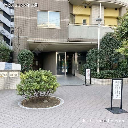 建物入口前面