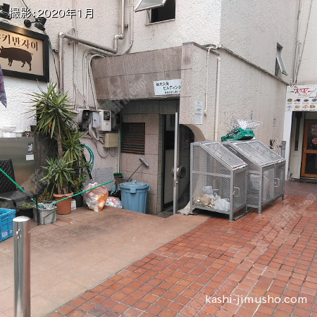 入口前面