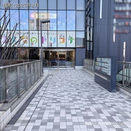 ビル入口前面(2階)