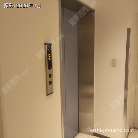貸室階エレベーターホール