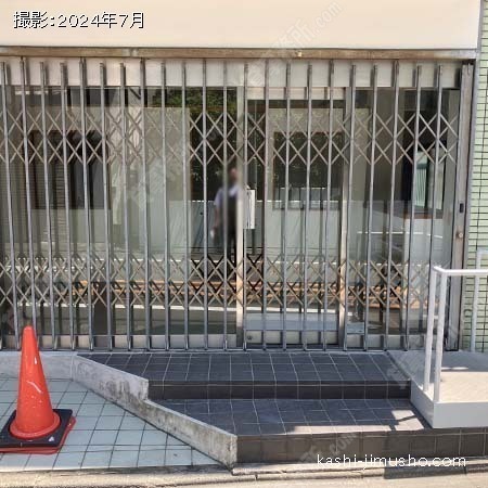 貸室入口
