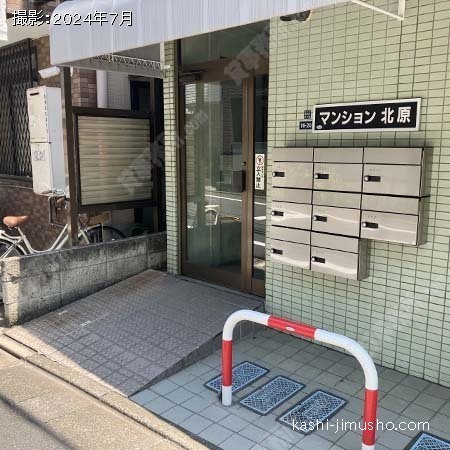 建物入口前面