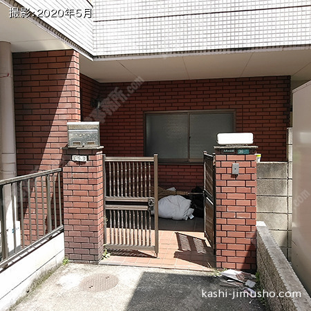 貸室入口前(103号室）