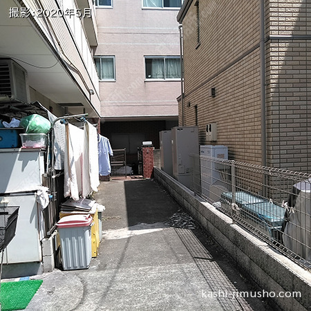 103号室へのアプローチ