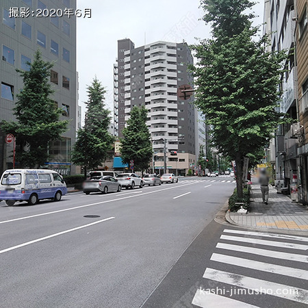 前面道路(鍛冶橋通り)