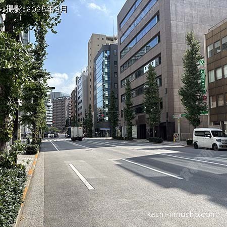 前面道路(鍛冶橋通り)