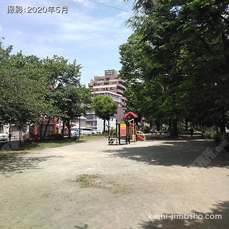 ビル前公園