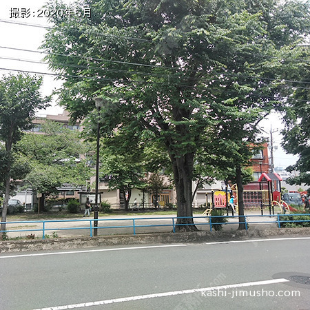 ビル前公園