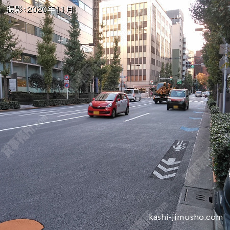 前面道路（鍛冶橋通り)