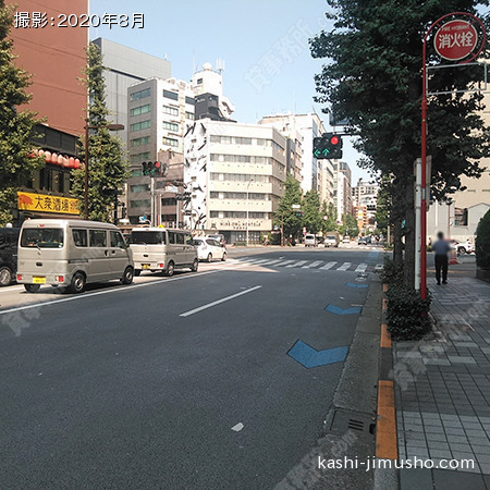 前面道路(鍛冶橋通り)