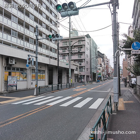 前面道路(大久保通り）