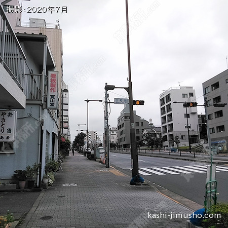 前面道路(余丁町通り）