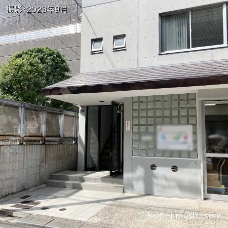 ビル入口前面 ビル入口前面