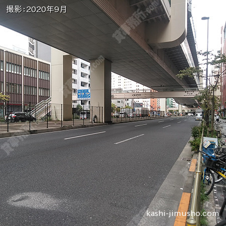 前面道路(中山道）