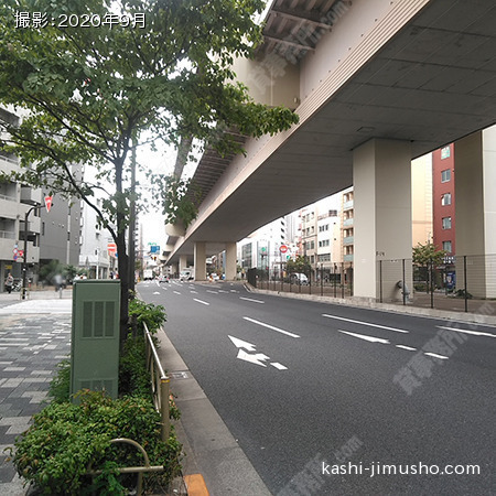 前面道路(中山道）