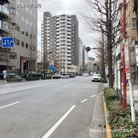 前面道路(鍛冶橋通り)