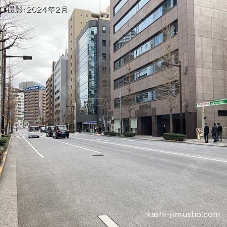 前面道路(鍛冶橋通り)